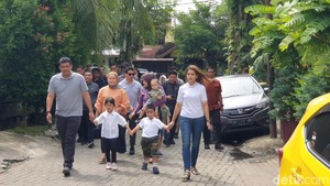 Penampilan Wali Kota Medan Bobby-Kahiyang Ayu Datang ke TPS untuk Nyoblos