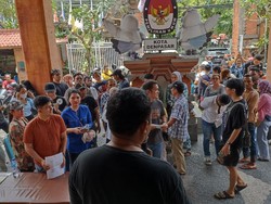Warga ber-KTP Luar Bali Geruduk KPU gegara Tak Bisa Mencoblos