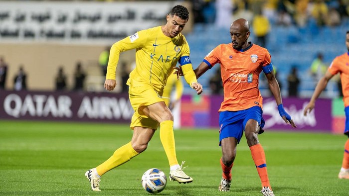 RIYADH, SAUDI ARABIA - FEBRUARY 14: Cristiano Ronaldo (L) of Al-Nassr in action during the AFC Champions League round of 16 match between Al-Nassr and Al-Fayha at Prince Faisal bin Fahd Stadium in Riyadh, Saudi Arabia on February 14, 2024. (Photo by Mohammed Saad/Anadolu via Getty Images)