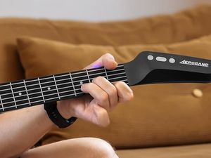 Main Gitar Tanpa Senar, Bisa Banget!