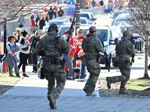 Penembakan di Parade Kemenangan Kansas City Chiefs, 1 Orang Tewas Penembakan di Parade Kemenangan Kansas City Chiefs, 1 Orang Tewas