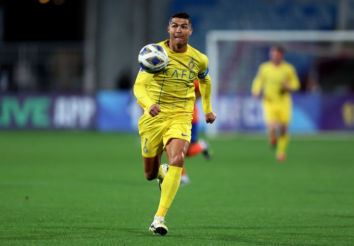 Cristiano Ronaldo RIYADH, SAUDI ARABIA - FEBRUARY 14: Cristiano Ronaldo of Al Nassr chases the ball during the AFC Champions League Round of 16 1st Leg match between Al Fayha and Al Nassr at Prince Faisal Bin Fahd Stadium on February 14, 2024 in Riyadh, Saudi Arabia. (Photo by Yasser Bakhsh/Getty Images)