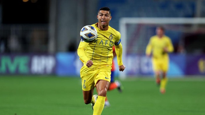 RIYADH, SAUDI ARABIA - FEBRUARY 14: Cristiano Ronaldo of Al Nassr chases the ball during the AFC Champions League Round of 16 1st Leg match between Al Fayha and Al Nassr at Prince Faisal Bin Fahd Stadium on February 14, 2024 in Riyadh, Saudi Arabia.  (Photo by Yasser Bakhsh/Getty Images)