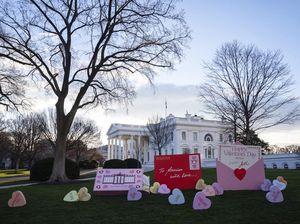 Dekorasi Valentine Hiasi Gedung Putih