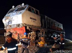 Lokomotif KA Manahan Anjlok Usai Laka Maut di Brebes Berhasil Diangkat