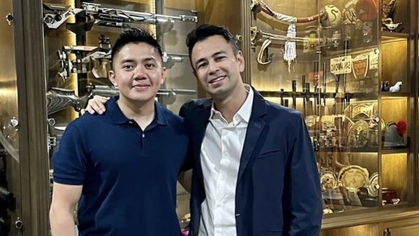 7 Gaya Mayor Teddy, Ajudan Prabowo yang Viral, Pakai Baju Tentara Hingga Kasual