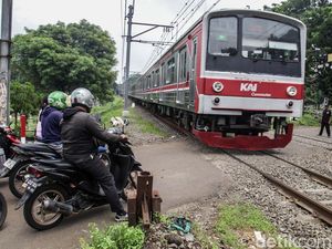 Hati-hati Melintas, Jalan di TPU Tanah Kusir Tak Ada Palang Pintu