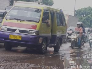 Jalan Pasirkoja Bandung Direndam Banjir, 15 Menit Langsung Surut