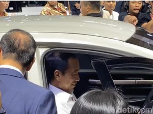 Wuling Bocorkan Harga Cloud EV ke Presiden Jokowi: Rp 400 Jutaan!