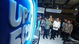 Momen Jokowi Tinjau Pameran IIMS 2024