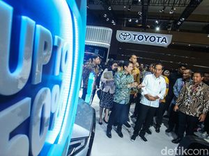 Momen Jokowi Tinjau Pameran IIMS 2024 Momen Jokowi Tinjau Pameran IIMS 2024