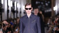 10 Koleksi Tory Burch Fall/Winter 2024 Eksplorasi Busana yang Estetis