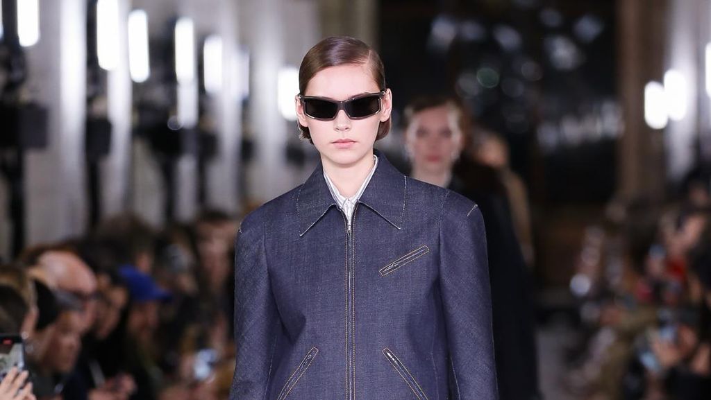 10 Koleksi Tory Burch Fall/Winter 2024 Eksplorasi Busana yang Estetis 10 Koleksi Tory Burch Fall/Winter 2024 Eksplorasi Busana yang Estetis