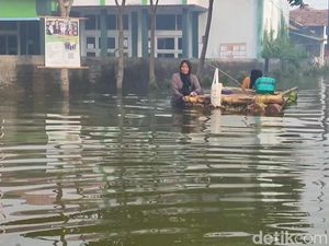 Melihat dari Dekat Banjir Demak yang Bikin Coblosan di 10 Desa Tertunda
