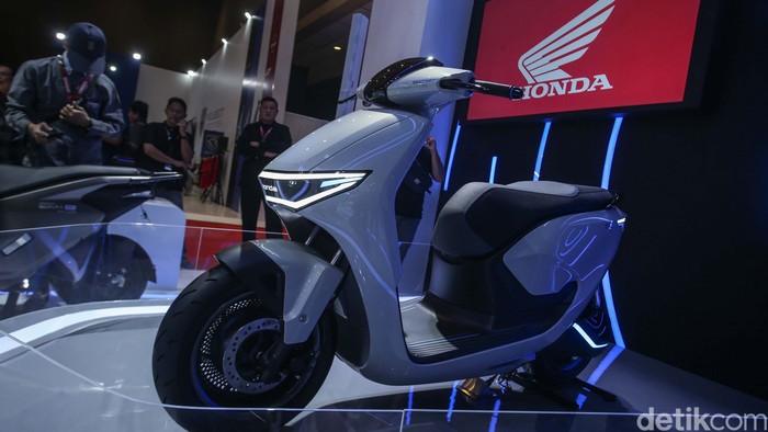 Melihat Honda SC e: Concept di IIMS 2024 Honda menjinjing motor listrikSC e: Concept di Indonesia International Motor Show (IIMS) 2024. Begini wujudnya.