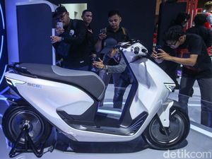 Lihat Lebih Dekat Motor Listrik Honda SC e: Concept