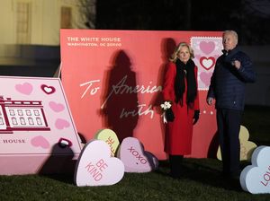 Momen Romantis Presiden AS Joe Biden dan Ibu Negara Rayakan Valentine Momen Romantis Presiden AS Joe Biden dan Ibu Negara Rayakan Valentine