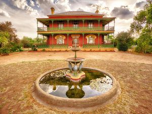 Potret Rumah Hantu Bergaya Vintage Berumur 100 Tahun, Kisahnya Bikin Merinding