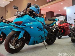Motor Listrik Viral yang Dipakai Gibran Kampanye Dijual Rp 75 Juta di IIMS 2024 Motor Listrik Viral yang Dipakai Gibran Kampanye Dijual Rp 75 Juta di IIMS 2024