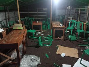 Belasan TPS di Bima Dirusak Massa, Logistik Pemilu 2024 Dibakar