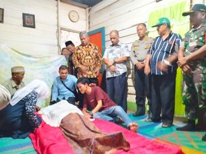 Petugas KPPS di Langkat Meninggal Usai Sesak Napas saat Hitung Surat Suara Petugas KPPS di Langkat Meninggal Usai Sesak Napas saat Hitung Surat Suara