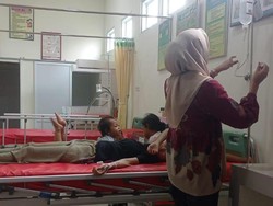 4 Penyelenggara Pemilu di Pinrang Dilarikan ke Puskesmas karena Kelelahan