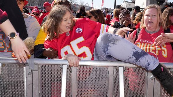 Potret Kepanikan Saat Penembakan di Parade Kemenangan Kansas City Chiefs
