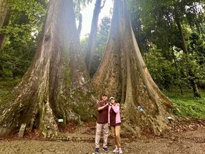 Gaya Sri Mulyani Valentine Bareng Suami, Mesra Pose di Depan Pohon Jodoh Gaya Sri Mulyani Valentine Bareng Suami, Mesra Pose di Depan Pohon Jodoh