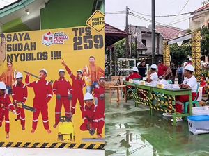 Viral TPS Bertema Proyek, Petugas KPPS Pakai APD dan Helm Viral TPS Bertema Proyek, Petugas KPPS Pakai APD dan Helm