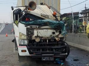 Tabrakan Truk Vs Truk di Tol Ancol, Diduga karena Sopir Mengantuk