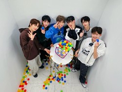 Debut TWS yang Bersinar Lewat Sparkling Blue