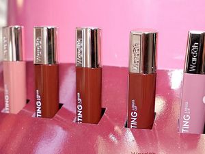 Wardah Meluncurkan Liquid Lipstick dengan Tampilan Seperti Kaca Wardah Meluncurkan Liquid Lipstick dengan Tampilan Seperti Kaca