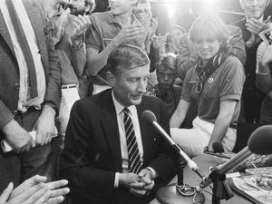 Apa Itu Euthanasia? Eks PM Belanda dan Istri Meninggal Bersama Berpegangan Tangan