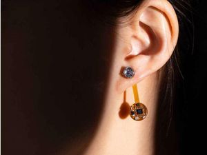 Keren! Anting Pintar Bisa Jadi Pesaing Smartwatch Keren! Anting Pintar Bisa Jadi Pesaing Smartwatch
