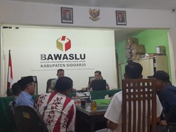 Bawaslu Periksa 11 Kades di Sidoarjo yang Viral Deklarasi Dukung Paslon 02