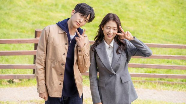 Belakang layar drama Korea JTBC Doctor Slump yang diperankan Park Shin Hye dan Park Hyung Sik.