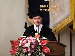 Guru Besar Termuda di UGM Berusia 35 Tahun, Ini Profilnya