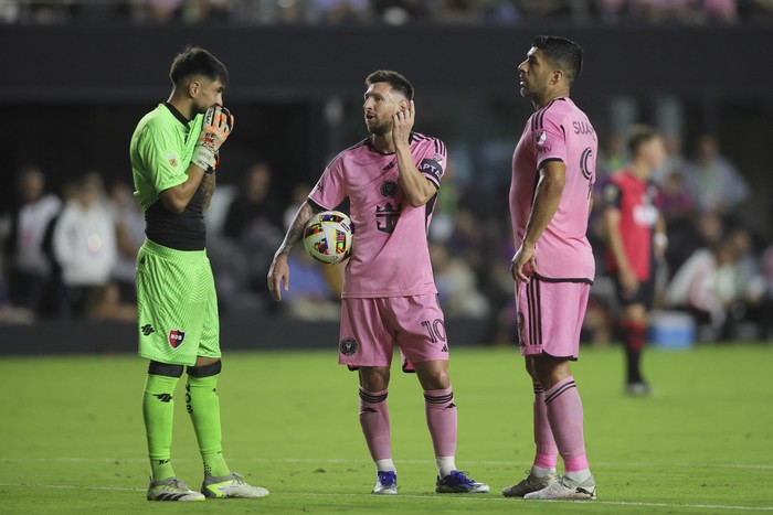 Feb 15, 2024; Fort Lauderdale, FL, USA; Inter Miami CF forward Lionel Messi (10), forward Luis Suarez (9) and Newell’s Old Boys goalkeeper Lucas Hoyos (1) wait for a VAR review during the first half at DRV PNK Stadium. Mandatory Credit: Sam Navarro-USA TODAY Sports