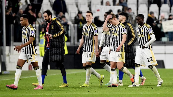 Soccer Football - Serie A - Juventus v Udinese - Allianz Stadium, Turin, Italy - February 12, 2024 Juventus players look dejected after the match REUTERS/Massimo Pinca