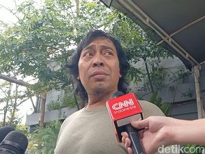 Komeng Sebut Banyak Partai yang Ajak Gabung Komeng Sebut Banyak Partai yang Ajak Gabung