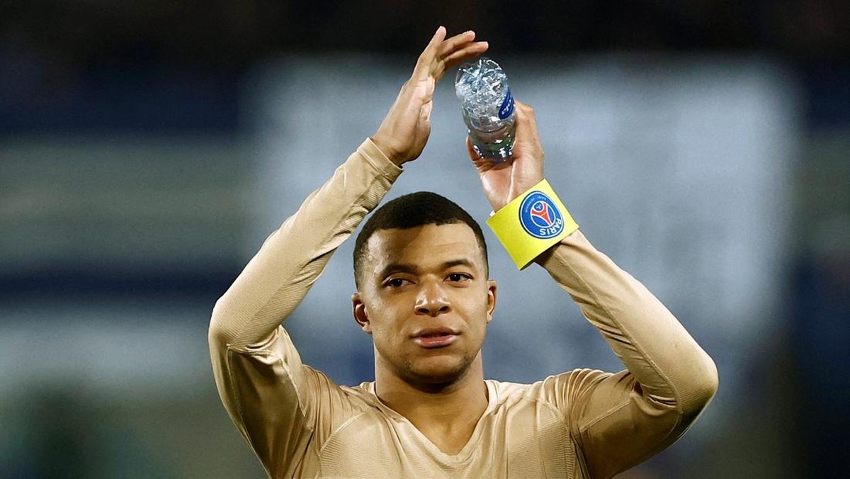 Kylian Mbappe kabarnya tidak jadi pemain dengan gaji tertinggai di Madrid (REUTERS/CHRISTIAN HARTMANN)