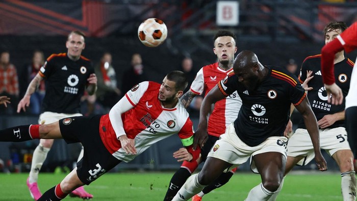 Soccer Football - Europa League - Play-Off - First Leg - Feyenoord v AS Roma - Feyenoord Stadium, Rotterdam, Netherlands - February 15, 2024 AS Romas Romelu Lukaku scores their first goal REUTERS/Yves Herman