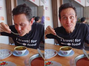 Mark Wiens Cicip Pallubasa, Lezatnya Bikin Matanya Melotot! Mark Wiens Cicip Pallubasa, Lezatnya Bikin Matanya Melotot!