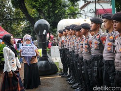 Ada Aksi Unjuk Rasa di Gedung KPU, Jalan Imam Bonjol Ditutup