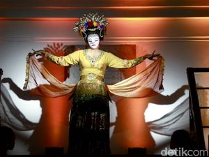 Melihat Aksi Maestro Tari Indonesia Didik Nini Thowok Melihat Aksi Maestro Tari Indonesia Didik Nini Thowok