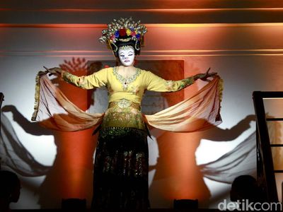 Melihat Aksi Maestro Tari Indonesia Didik Nini Thowok