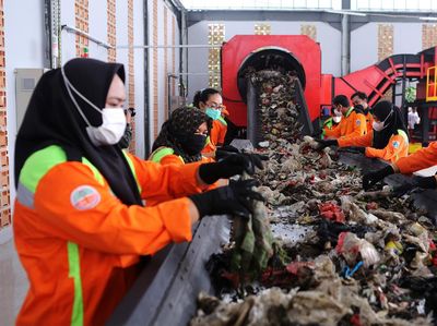 Melihat Pengolahan Sampah Jadi Bahan Bakar RDF di TPS 3R Siaga