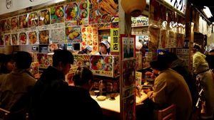Menikmati Olahan Laut di Lorong-lorong Sempit Tsukiji Market Tokyo