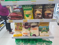 Masih Langka di Ritel, Rak Beras Diisi Nasi Jagung-Singkong
