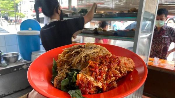 Pedas Mantap! Nasi Galung dari Pematang Siantar yang Punya 20 Lauk